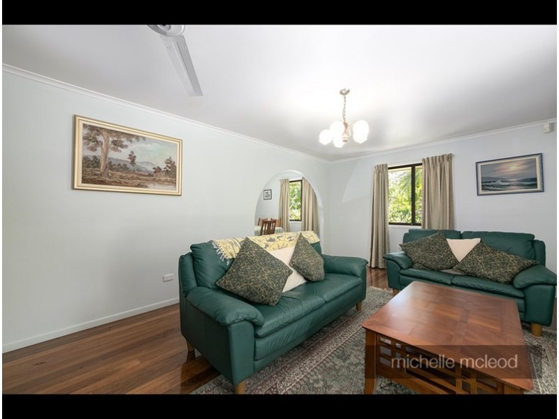 17 Merrilyn Street, Chapel Hill QLD 4069