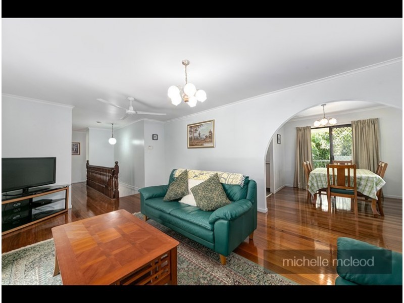 17 Merrilyn Street, Chapel Hill QLD 4069