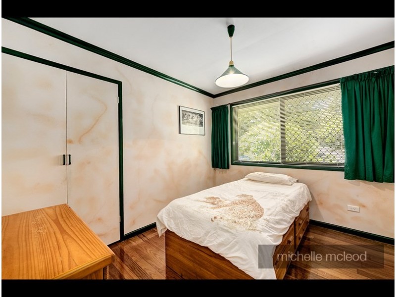 17 Merrilyn Street, Chapel Hill QLD 4069