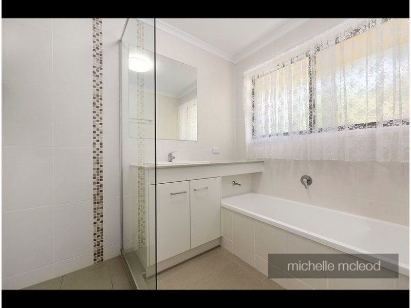 17 Merrilyn Street, Chapel Hill QLD 4069