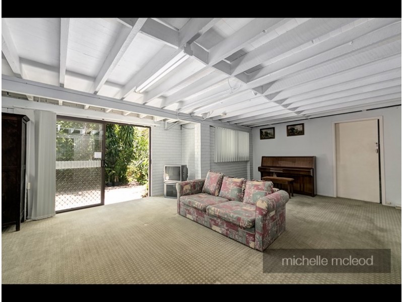 17 Merrilyn Street, Chapel Hill QLD 4069