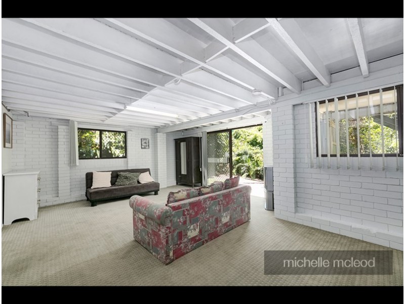 17 Merrilyn Street, Chapel Hill QLD 4069