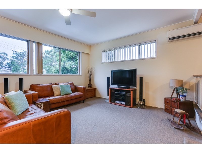 10 Kowhai Street, Kenmore QLD 4069