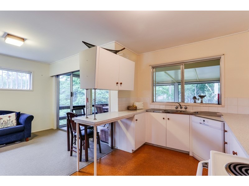 10 Kowhai Street, Kenmore QLD 4069