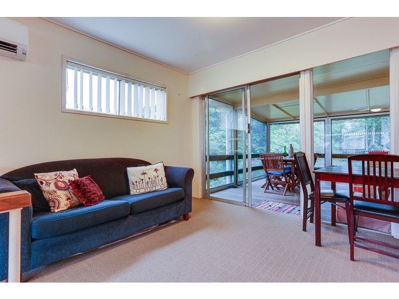 10 Kowhai Street, Kenmore QLD 4069