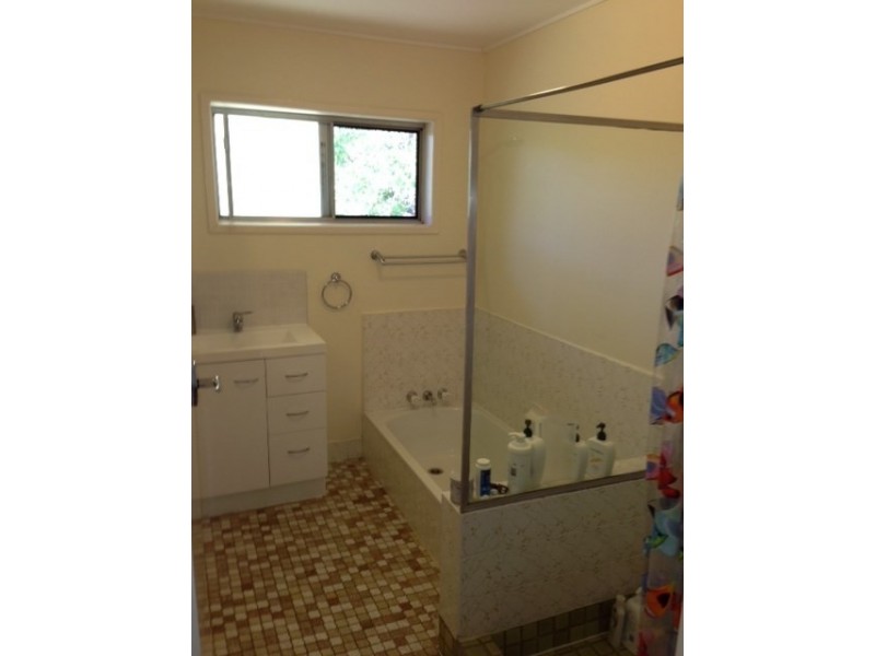 10 Kowhai Street, Kenmore QLD 4069