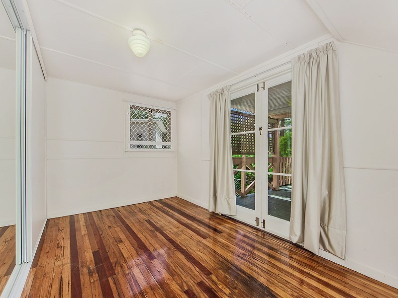 27 Ruskin Street, Taringa QLD 4068