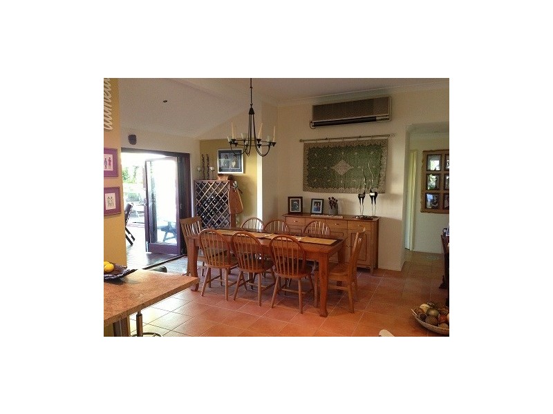 28 Binyara Street, Chapel Hill QLD 4069