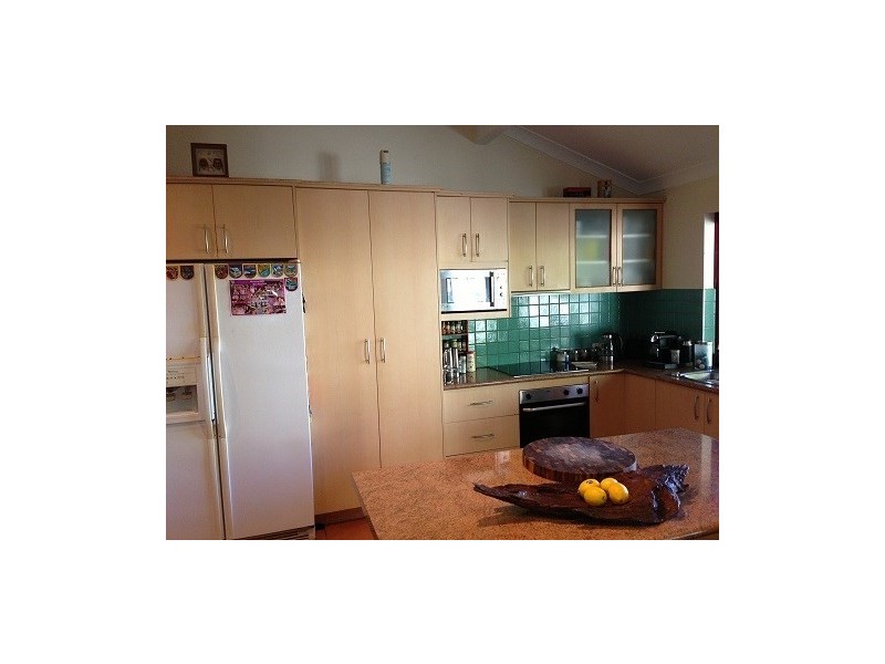 28 Binyara Street, Chapel Hill QLD 4069