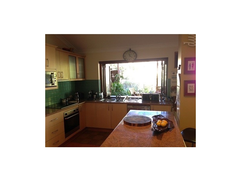 28 Binyara Street, Chapel Hill QLD 4069