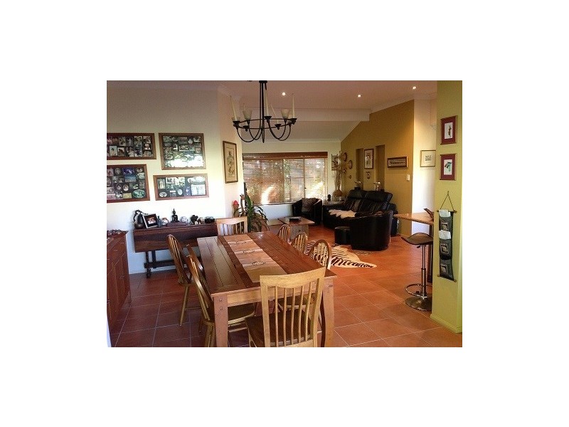 28 Binyara Street, Chapel Hill QLD 4069