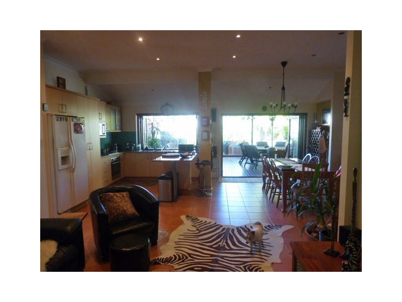 28 Binyara Street, Chapel Hill QLD 4069