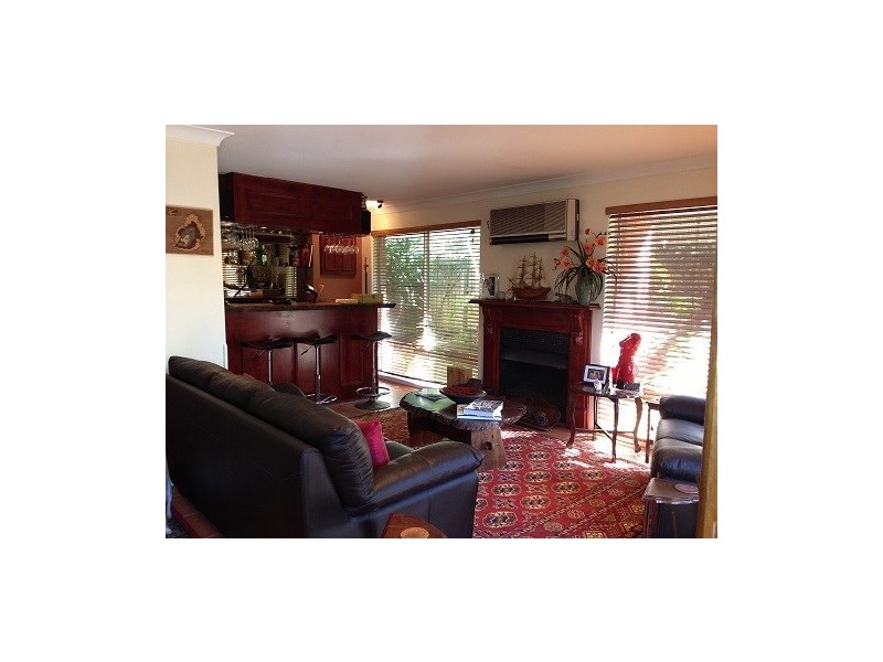 28 Binyara Street, Chapel Hill QLD 4069