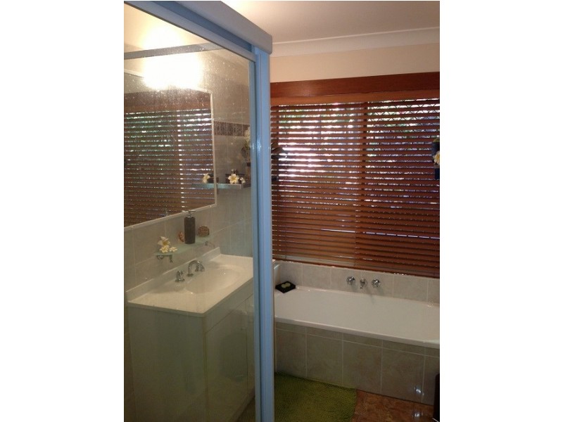 28 Binyara Street, Chapel Hill QLD 4069