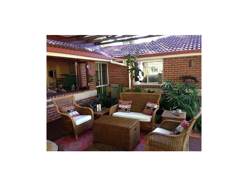 28 Binyara Street, Chapel Hill QLD 4069