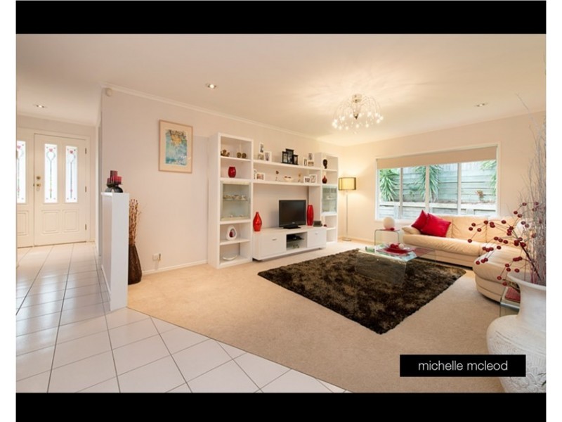 81 Greenford Street, Chapel Hill QLD 4069