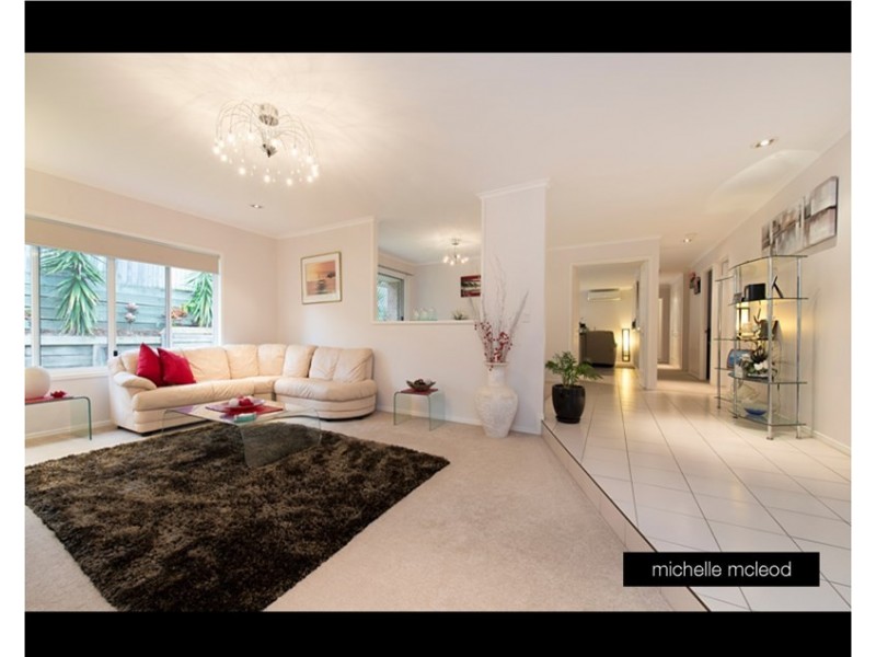 81 Greenford Street, Chapel Hill QLD 4069