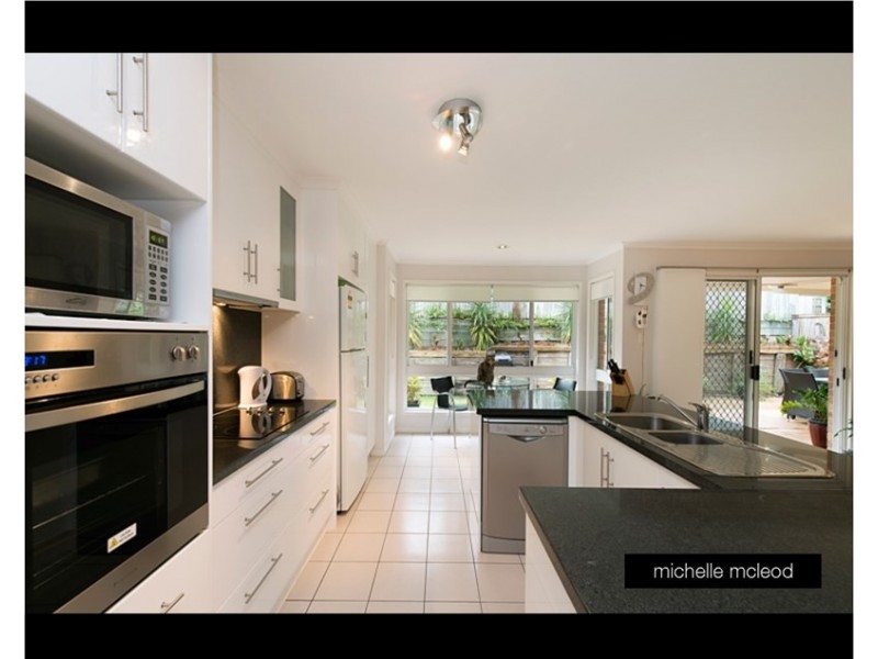 81 Greenford Street, Chapel Hill QLD 4069