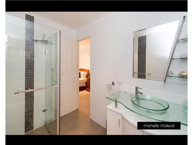 81 Greenford Street, Chapel Hill QLD 4069