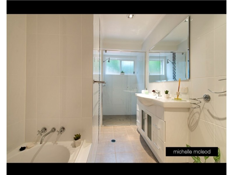 81 Greenford Street, Chapel Hill QLD 4069