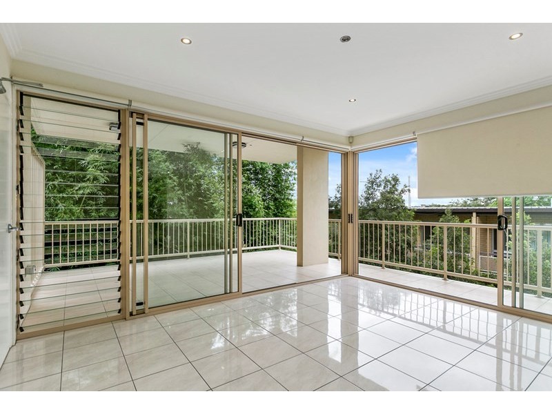 2/76 Durham Street, St Lucia QLD 4067