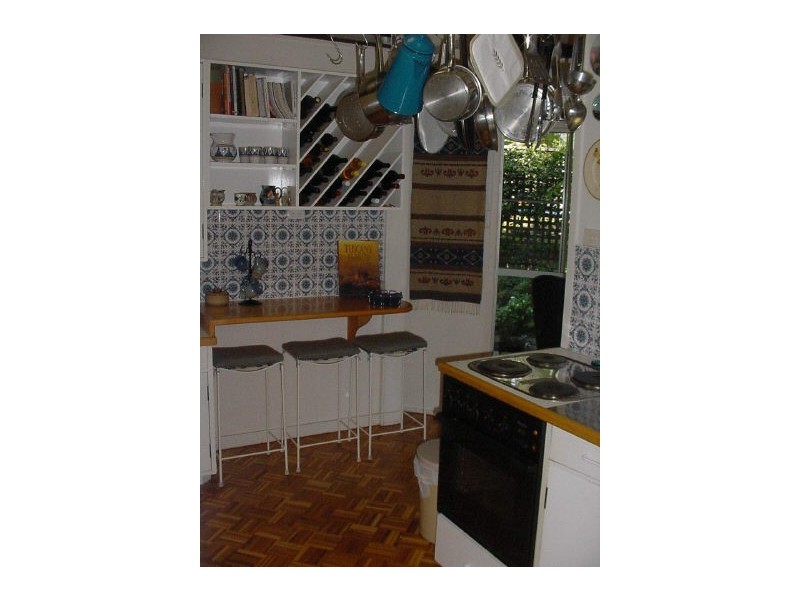 18 Mervyn Grove, St Lucia QLD 4067