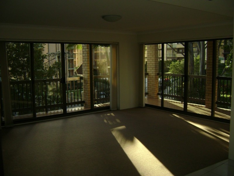 21 Sandford Street, St Lucia QLD 4067