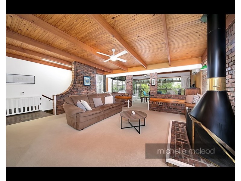 23 Alenola Street, Chapel Hill QLD 4069