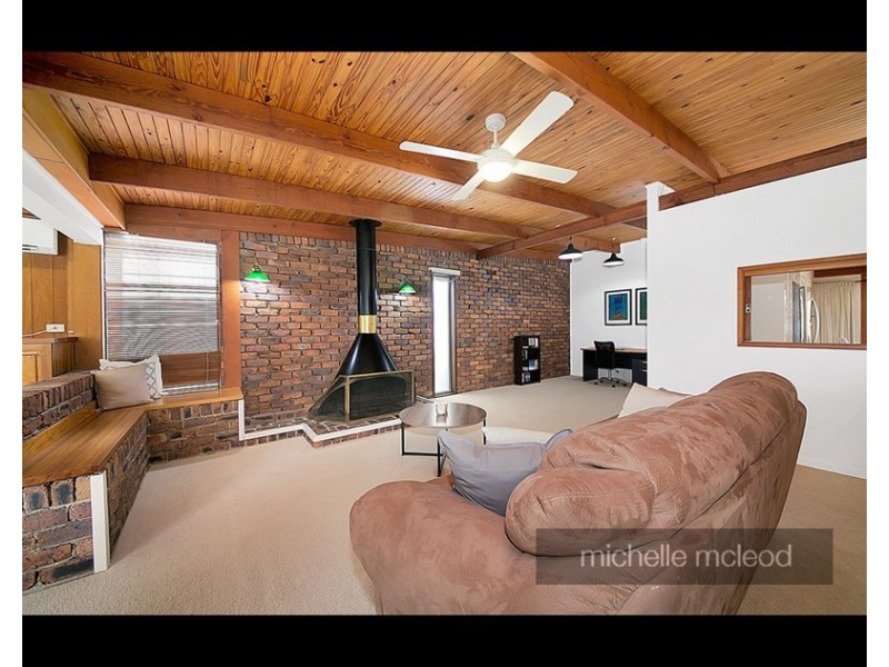 23 Alenola Street, Chapel Hill QLD 4069