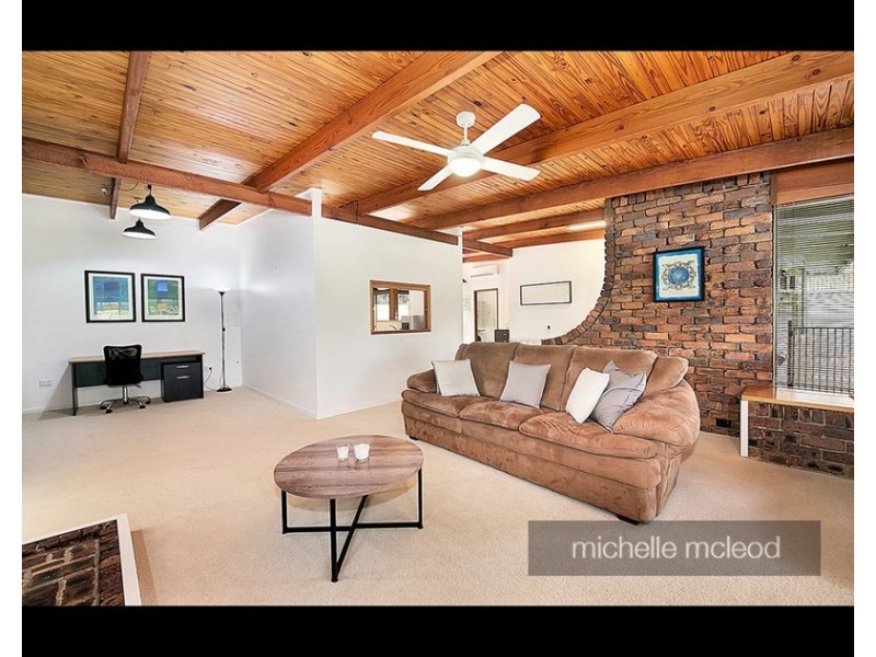 23 Alenola Street, Chapel Hill QLD 4069