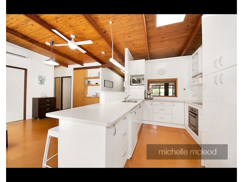 23 Alenola Street, Chapel Hill QLD 4069