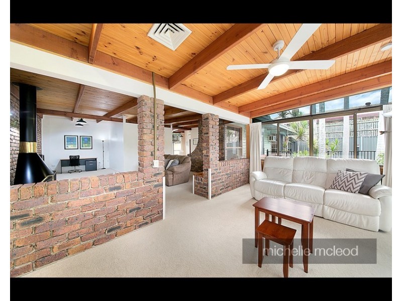 23 Alenola Street, Chapel Hill QLD 4069