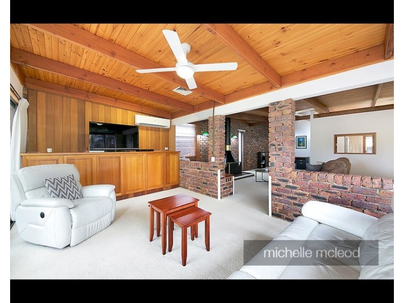 23 Alenola Street, Chapel Hill QLD 4069