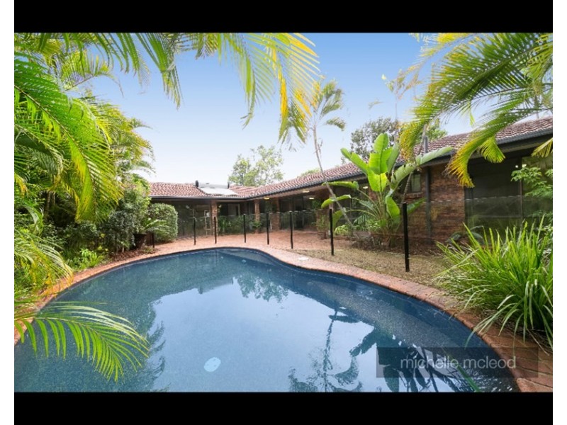 35 Farnworth Street, Chapel Hill QLD 4069