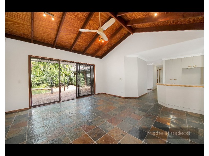 35 Farnworth Street, Chapel Hill QLD 4069