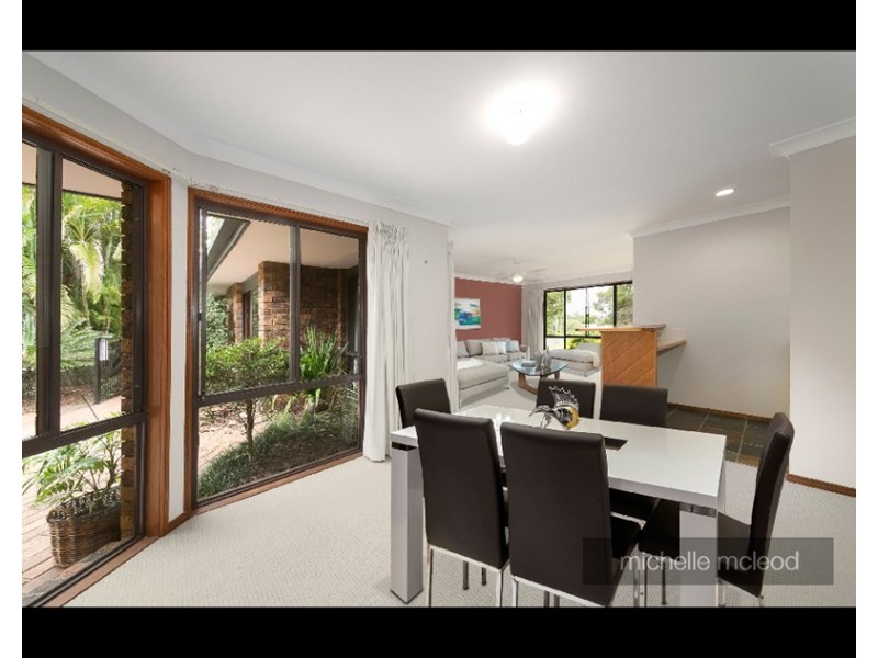 35 Farnworth Street, Chapel Hill QLD 4069