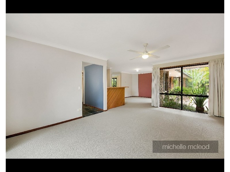 35 Farnworth Street, Chapel Hill QLD 4069