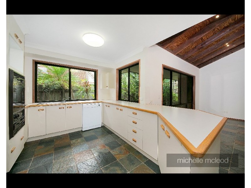 35 Farnworth Street, Chapel Hill QLD 4069