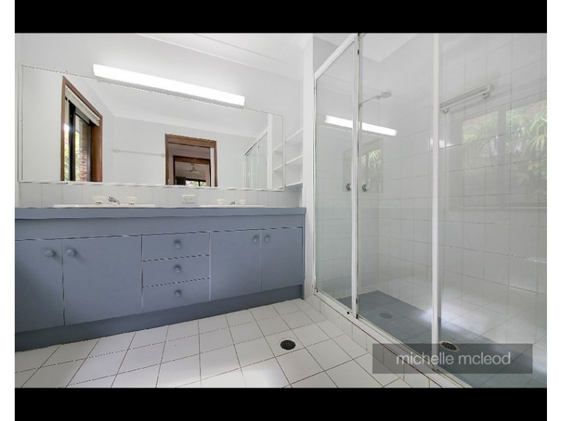 35 Farnworth Street, Chapel Hill QLD 4069