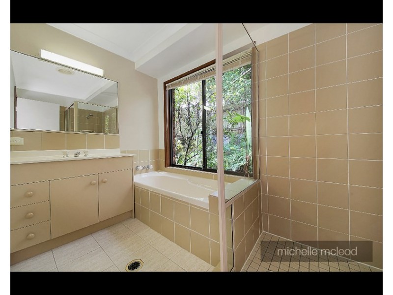 35 Farnworth Street, Chapel Hill QLD 4069