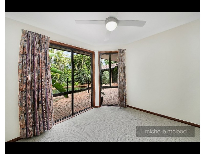 35 Farnworth Street, Chapel Hill QLD 4069