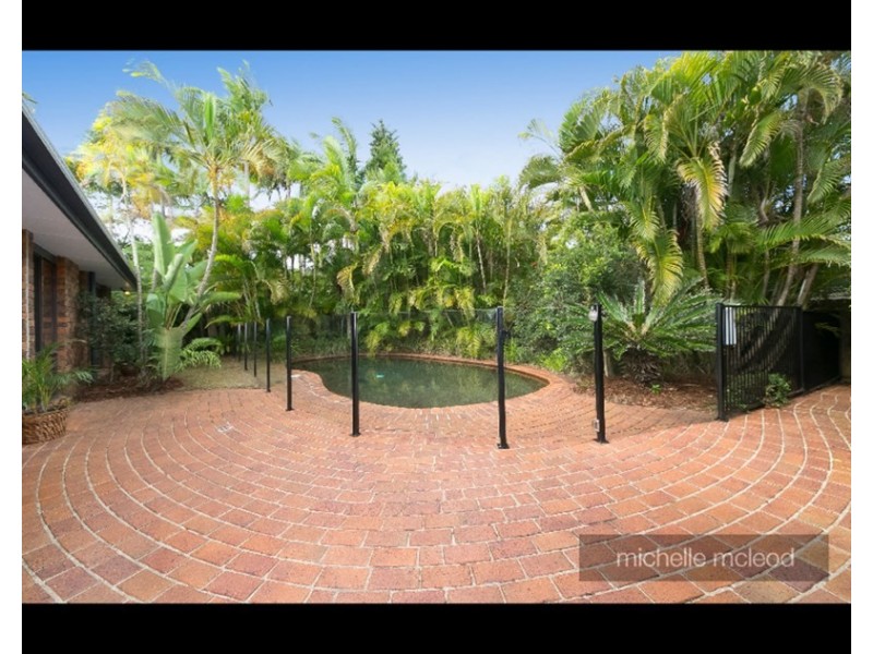 35 Farnworth Street, Chapel Hill QLD 4069