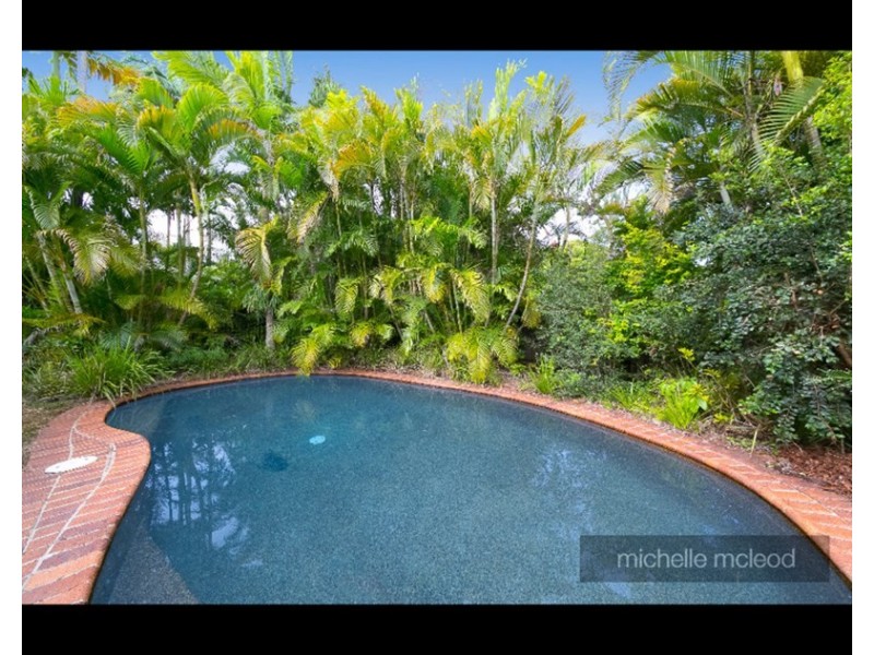 35 Farnworth Street, Chapel Hill QLD 4069