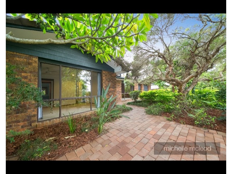 35 Farnworth Street, Chapel Hill QLD 4069