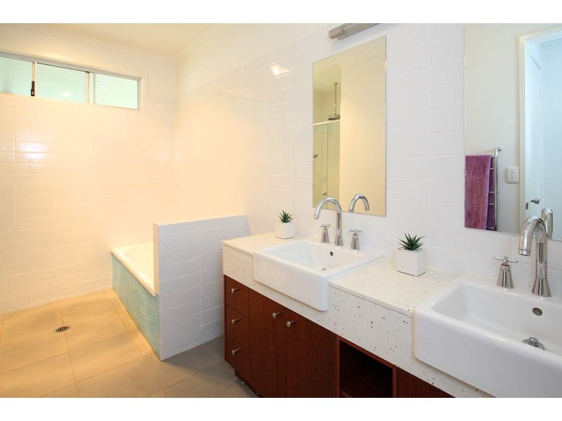 450 Gold Creek Road, Brookfield QLD 4069