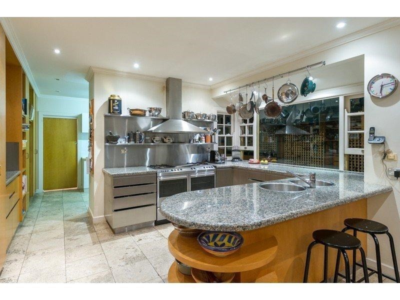 340 Swann Road, St Lucia QLD 4067