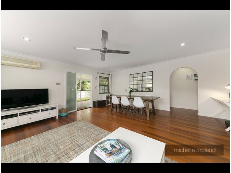 24 Noreen Street, Chapel Hill QLD 4069