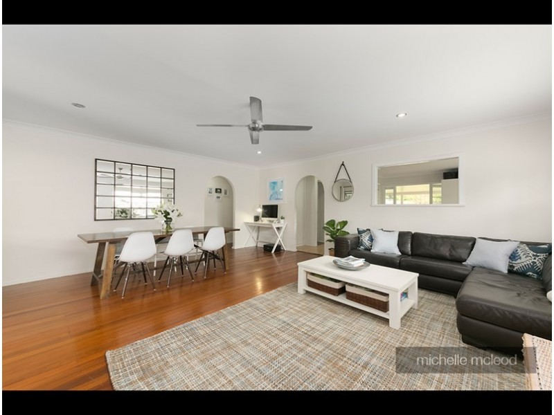 24 Noreen Street, Chapel Hill QLD 4069