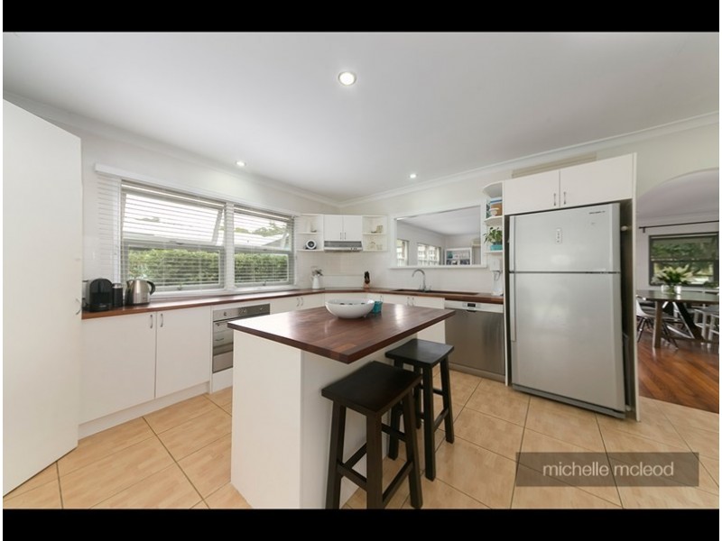 24 Noreen Street, Chapel Hill QLD 4069