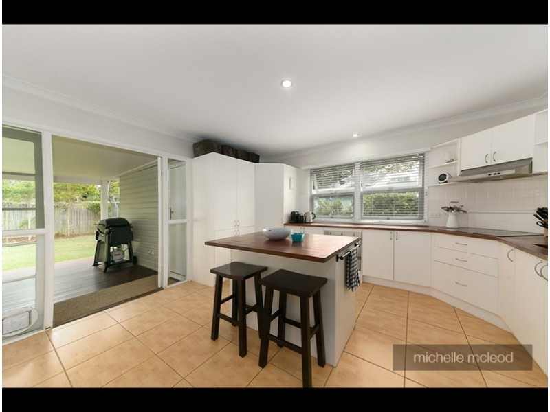 24 Noreen Street, Chapel Hill QLD 4069